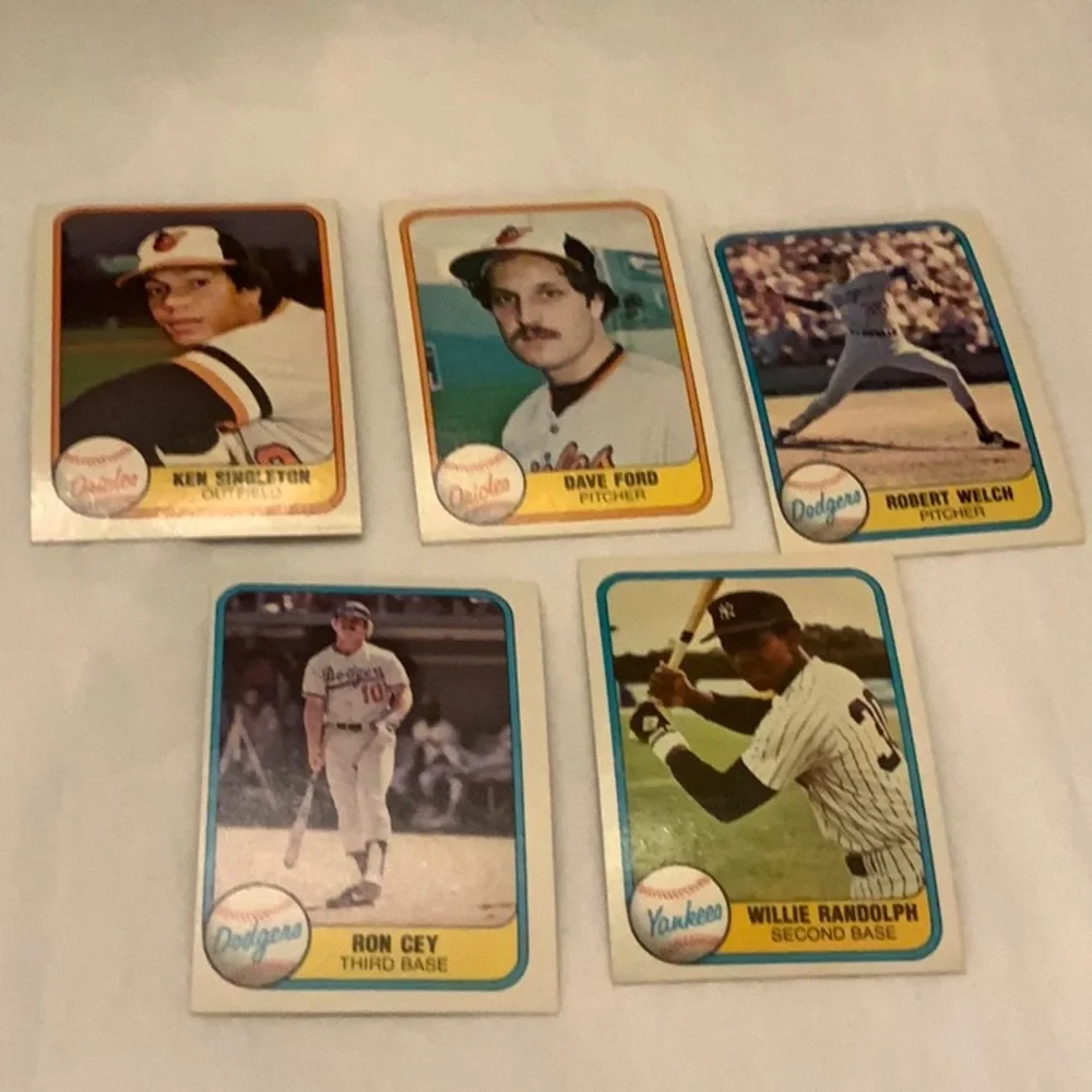 Bundle of Baseball Cards Lot 150